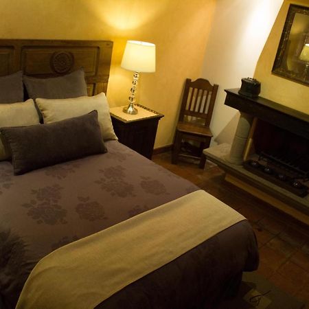 La Casa De Don Pedro Hotel Antigua Room photo