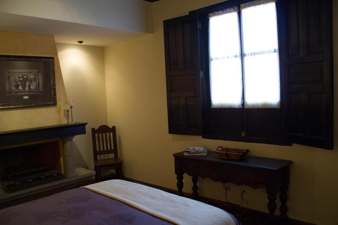 La Casa De Don Pedro Hotel Antigua Room photo