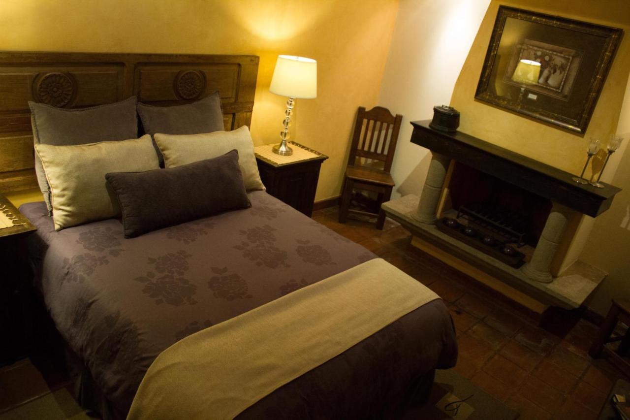 La Casa De Don Pedro Hotel Antigua Room photo